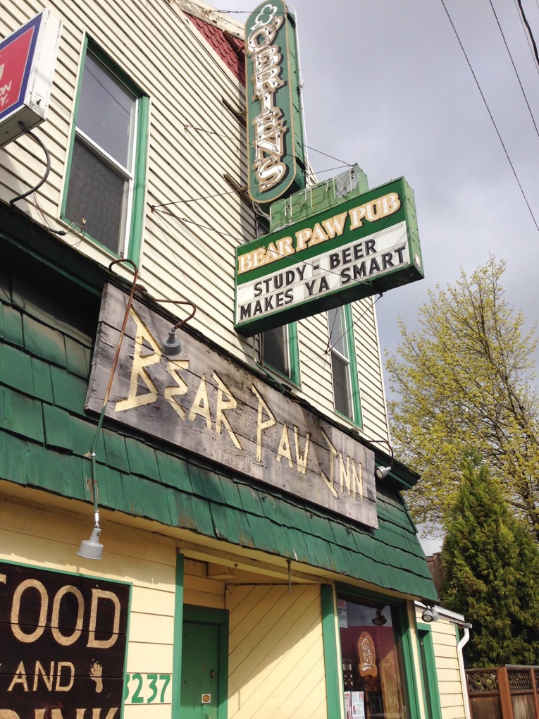 The Bear Paw serves up good tunes, drinks and drinks. 