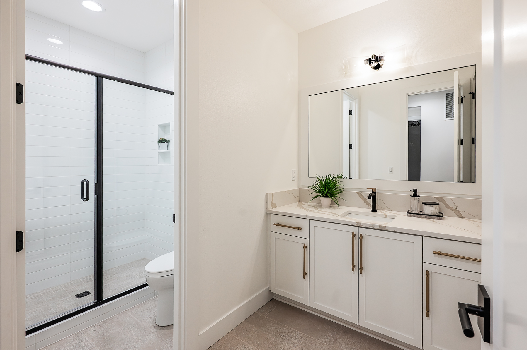 20251030 661SixthStLO 1060