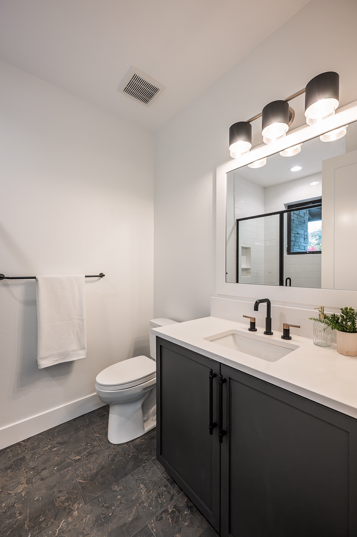 20251030 661SixthStLO 1087