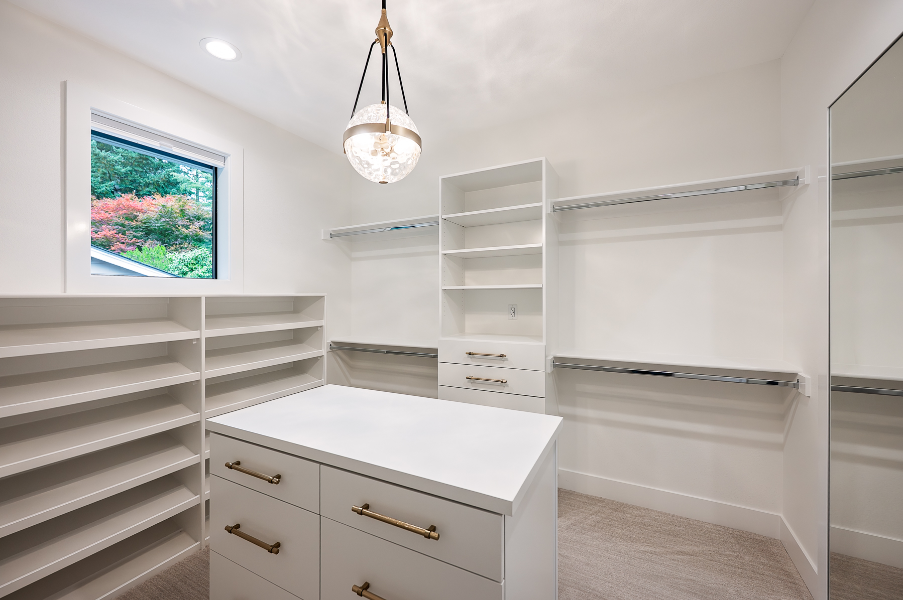 20251030 661SixthStLO 1089