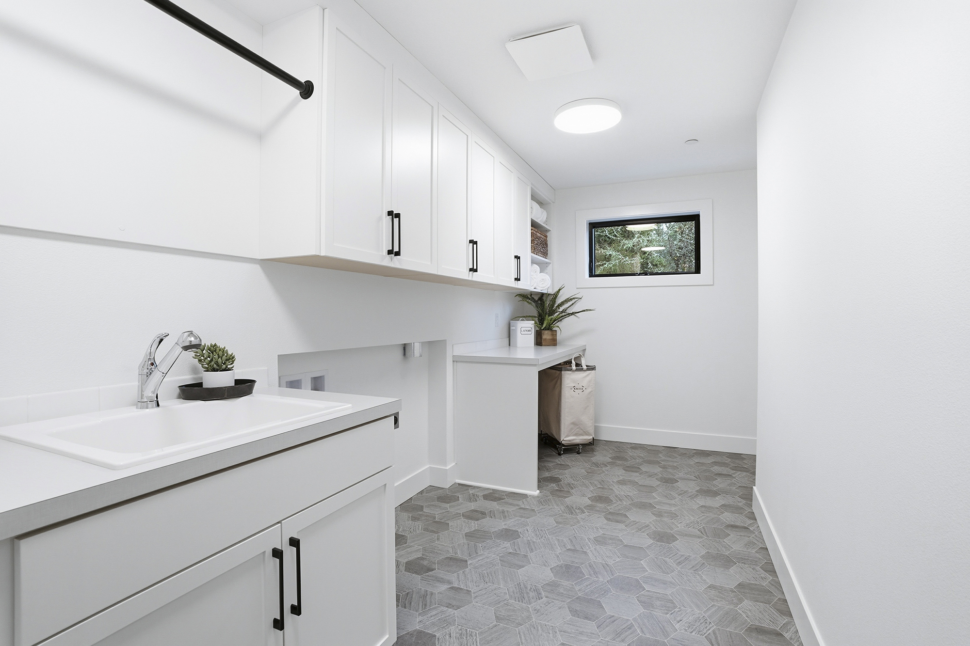 16901 Kara Ln Lake Oswego OR 50