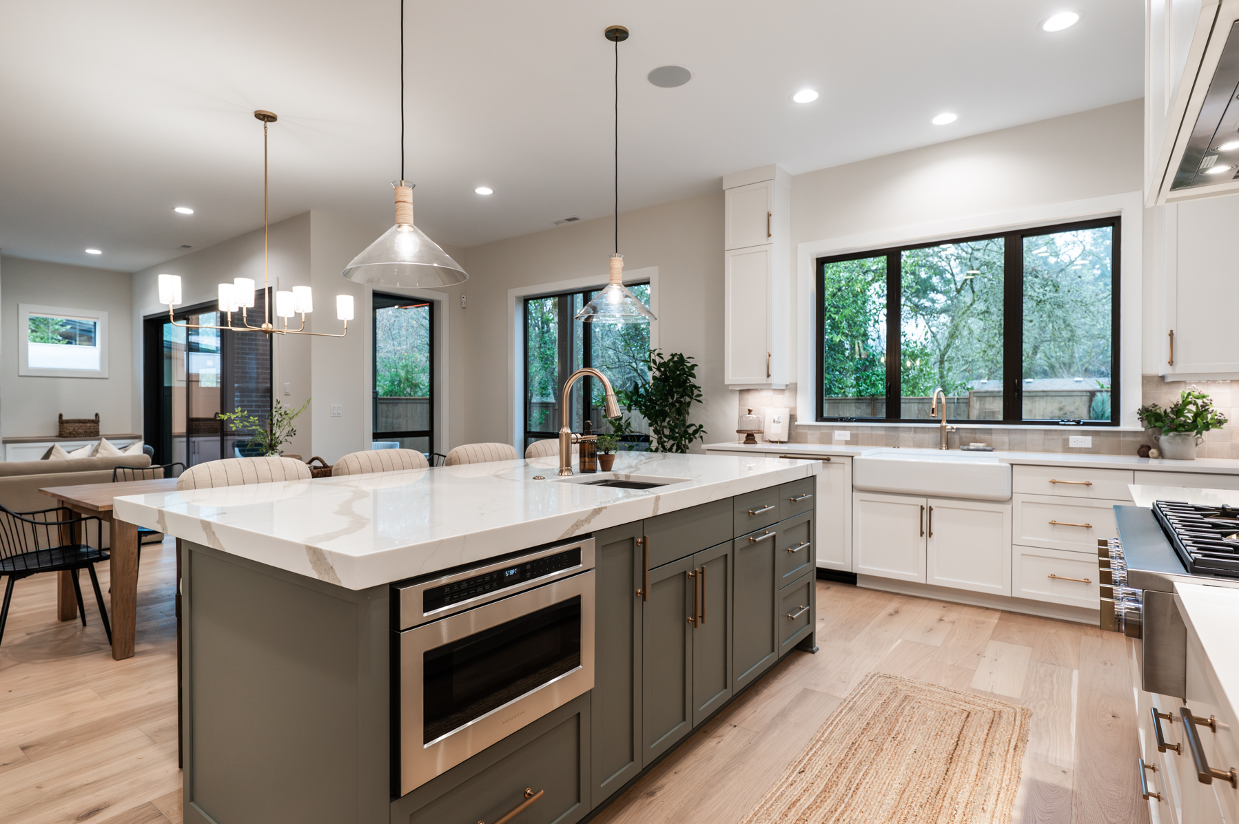 20251203 4401CobbWayLO 1031