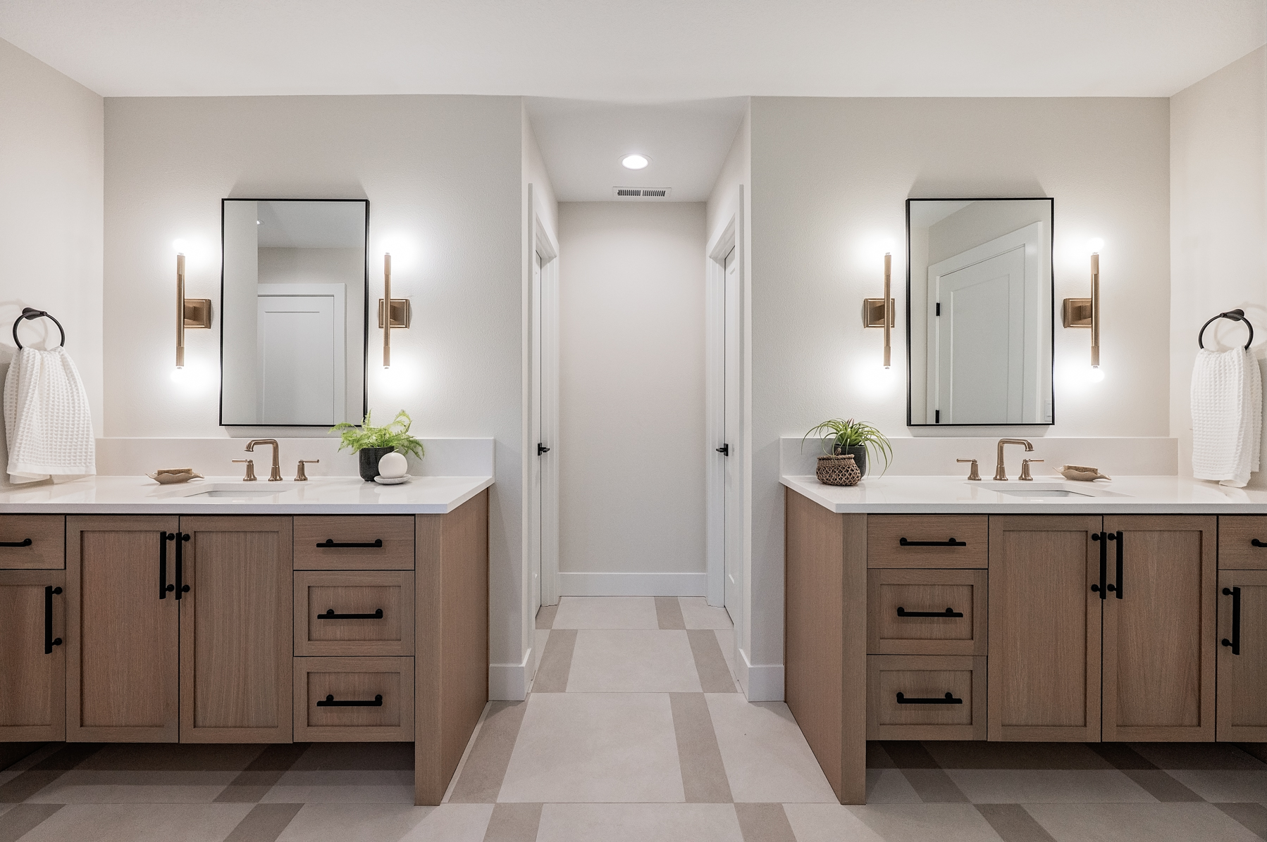 20251203 4401CobbWayLO 1049