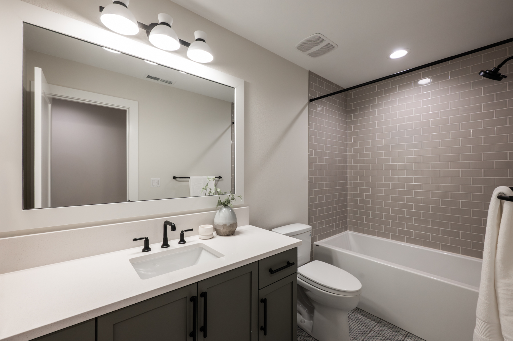 20251203 4401CobbWayLO 1051