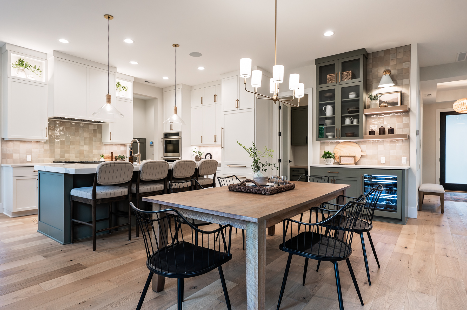 20251203 4401CobbWayLO 3004