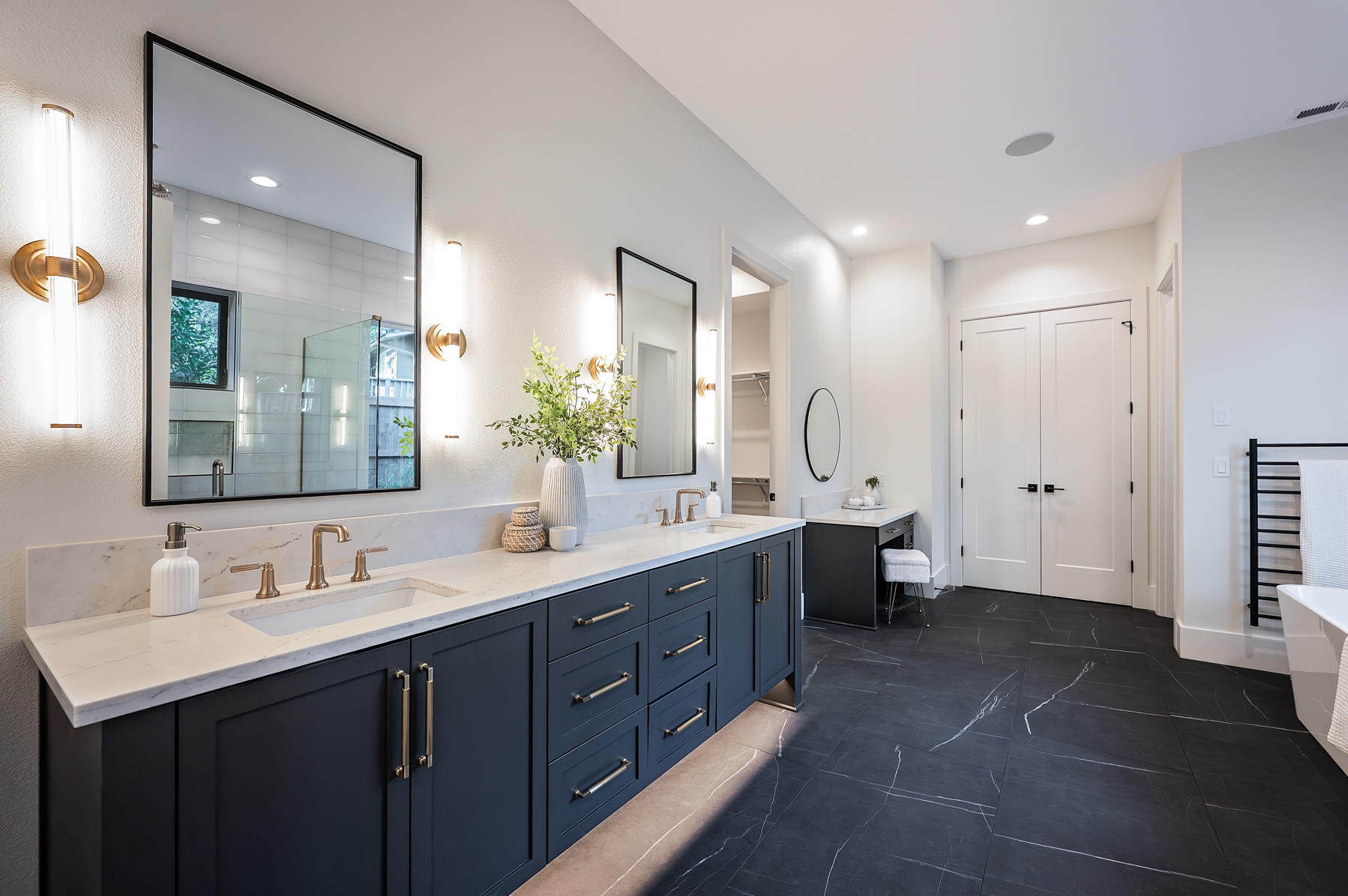 20251230 2560GlenEaglesPlaceLO 1016