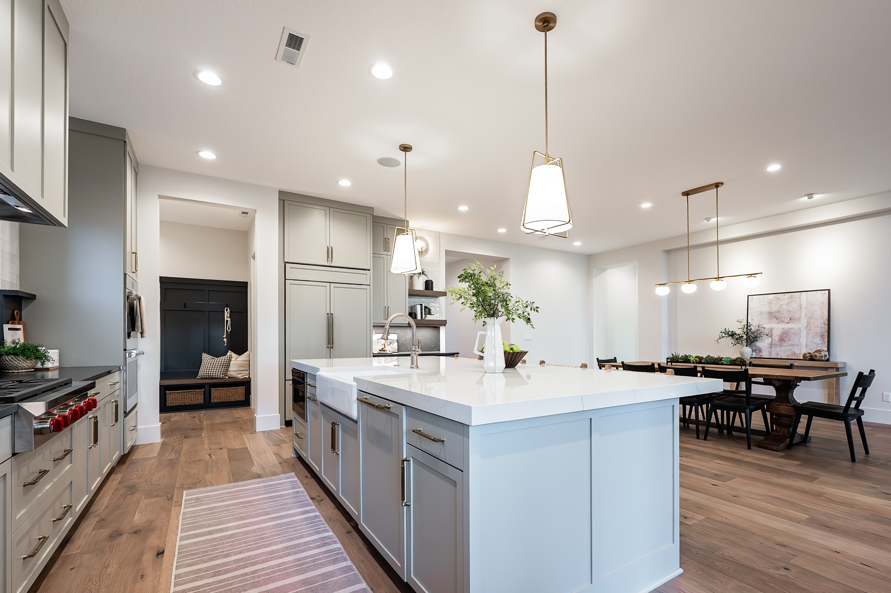 20251230 2560GlenEaglesPlaceLO 1048