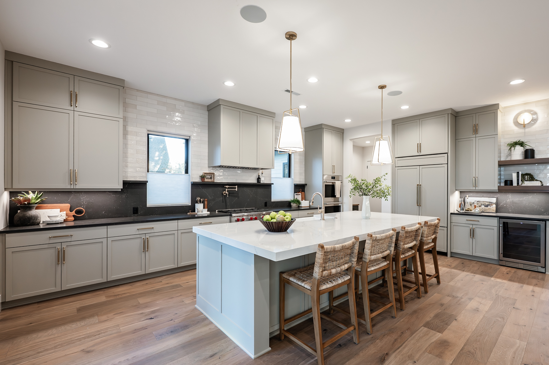 20251230 2560GlenEaglesPlaceLO 1052