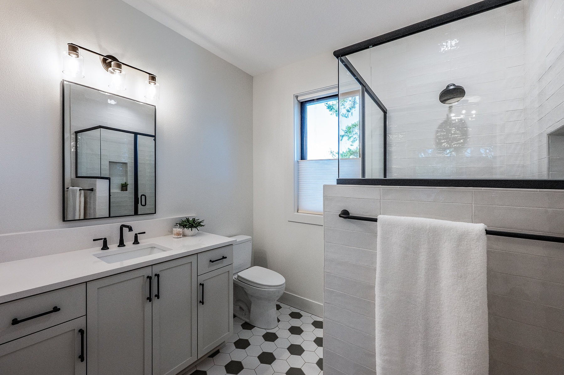 20251230 2560GlenEaglesPlaceLO 1082