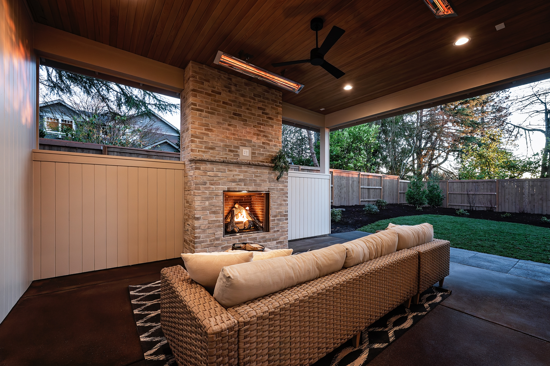 20251230 2560GlenEaglesPlaceLO 1089