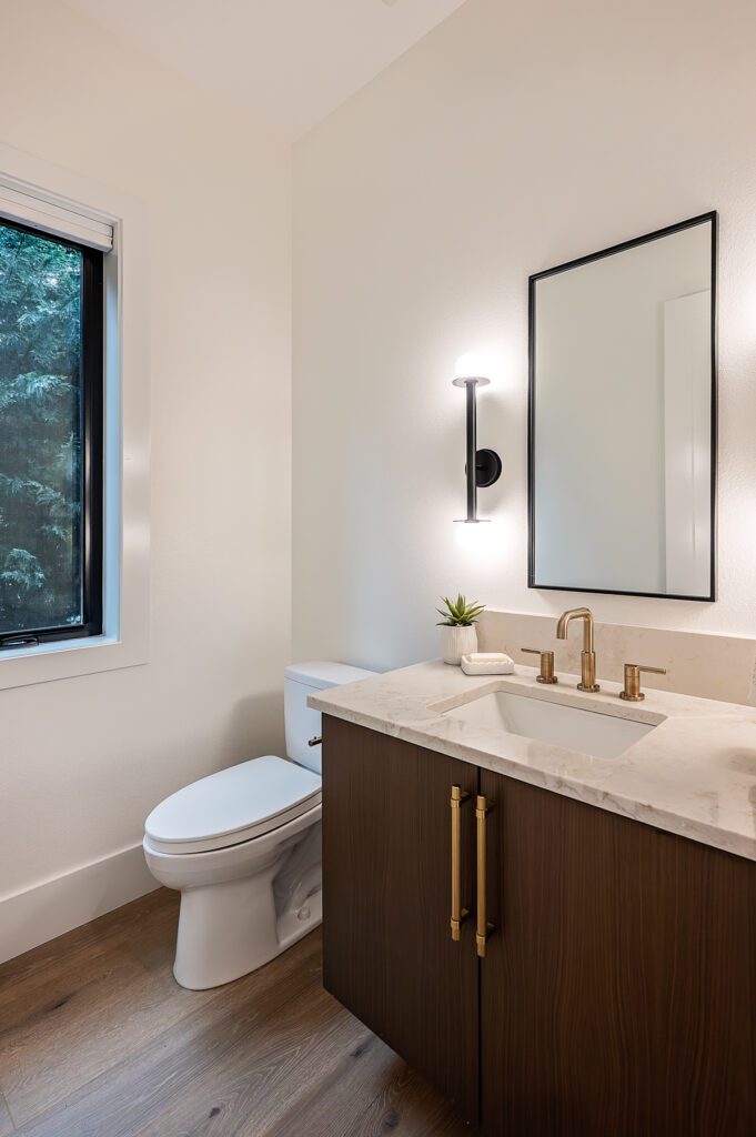 20251030 661SixthStLO 1006