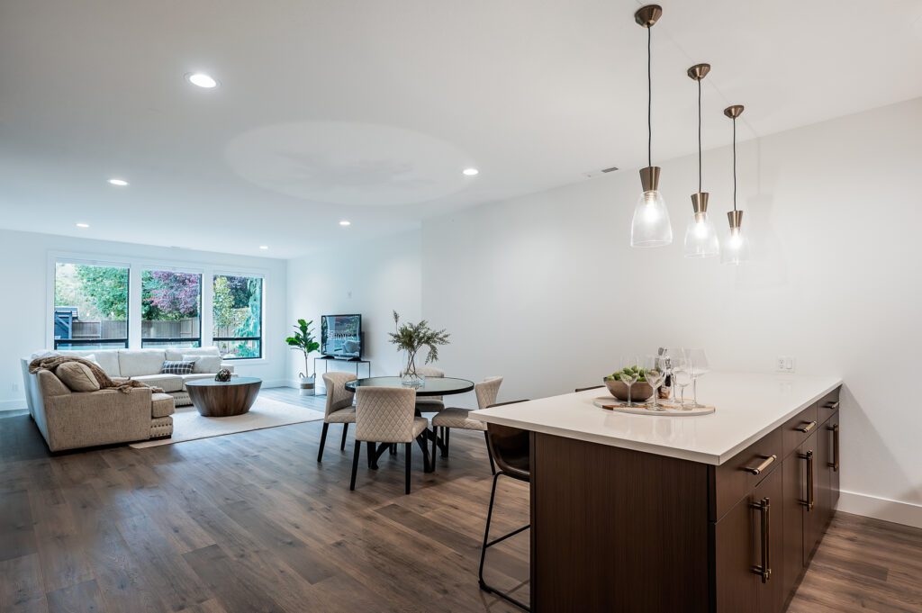 20251030 661SixthStLO 1077