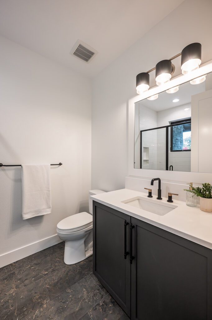 20251030 661SixthStLO 1087