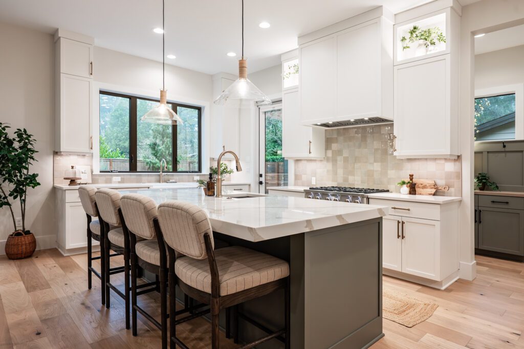 20251203 4401CobbWayLO 1027