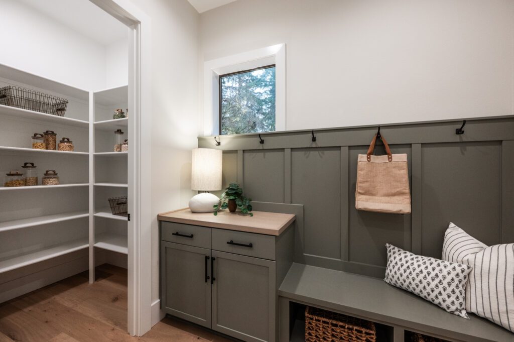 20251203 4401CobbWayLO 1041