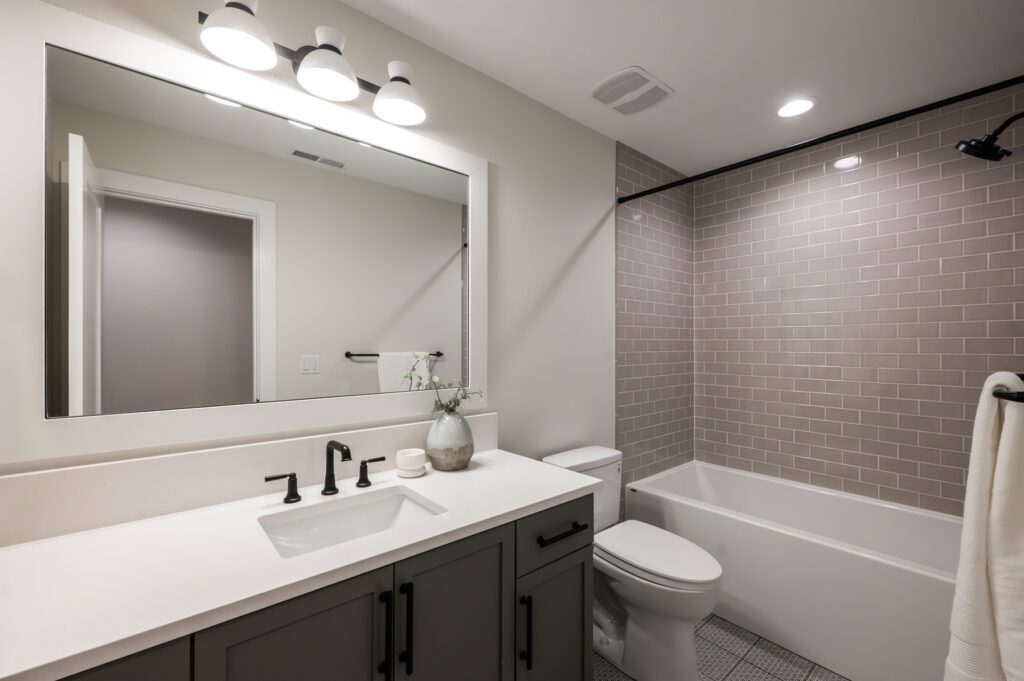 20251203 4401CobbWayLO 1051