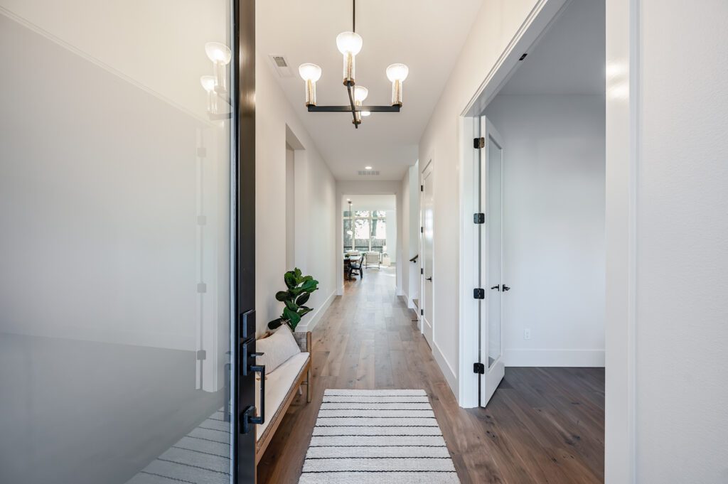 20251230 2560GlenEaglesPlaceLO 1002