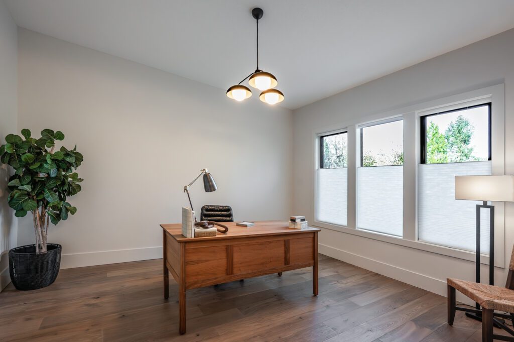 20251230 2560GlenEaglesPlaceLO 1005