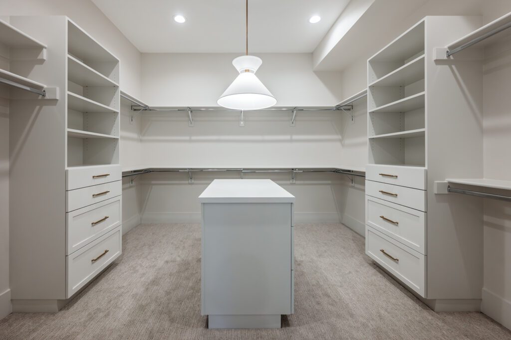 20251230 2560GlenEaglesPlaceLO 1024