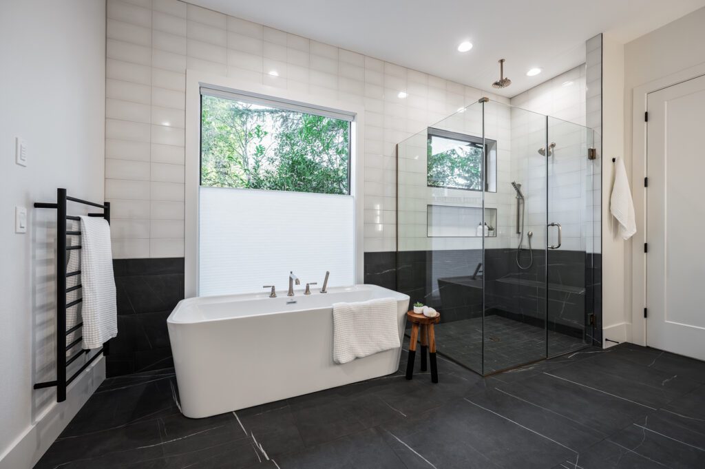 20251230 2560GlenEaglesPlaceLO 1028