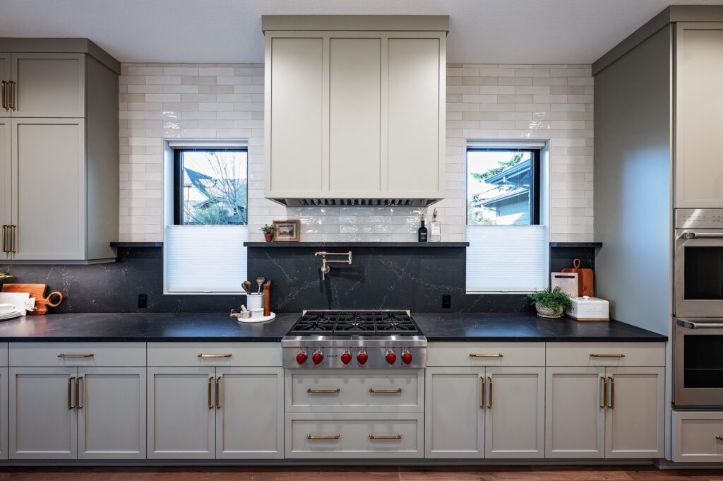 20251230 2560GlenEaglesPlaceLO 1044